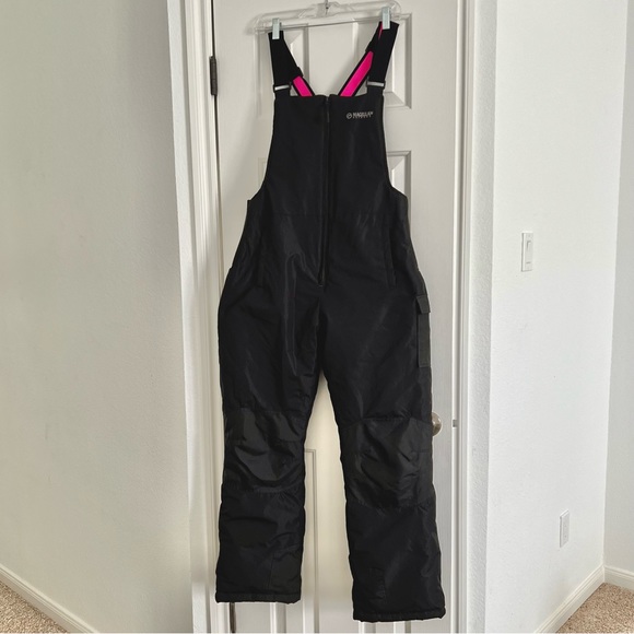 Magellan Outdoors Pants - Women’s black Magellan bib snow pants size L
